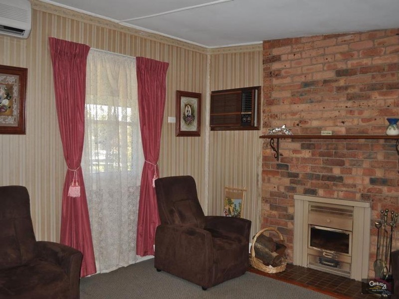 2  Leaver Street, Greta NSW 2334