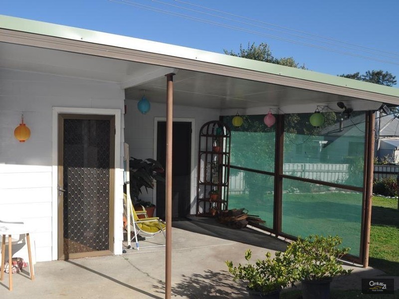 2  Leaver Street, Greta NSW 2334