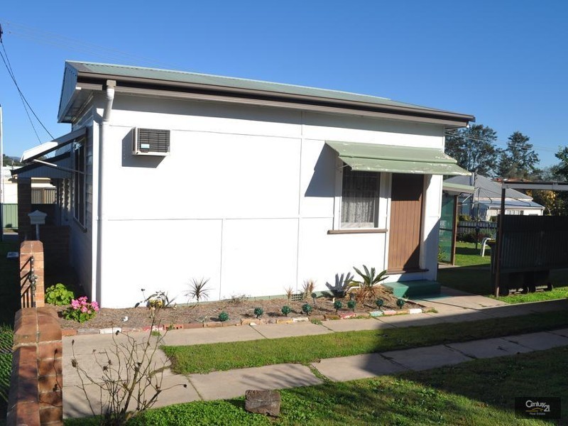 2  Leaver Street, Greta NSW 2334