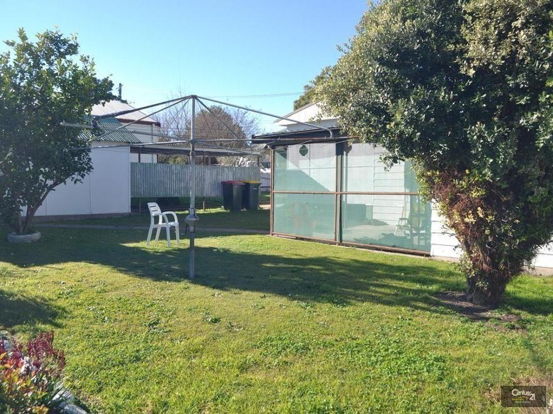 2  Leaver Street, Greta NSW 2334