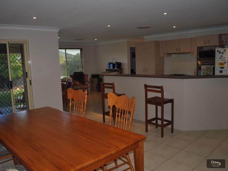 7 Sinclair Ave, Singleton NSW 2330