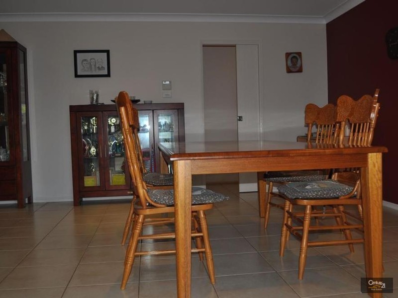 7 Sinclair Ave, Singleton NSW 2330