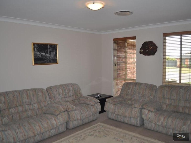 7 Sinclair Ave, Singleton NSW 2330