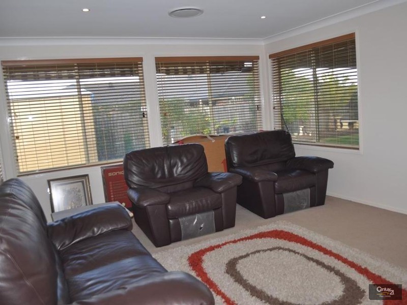 7 Sinclair Ave, Singleton NSW 2330