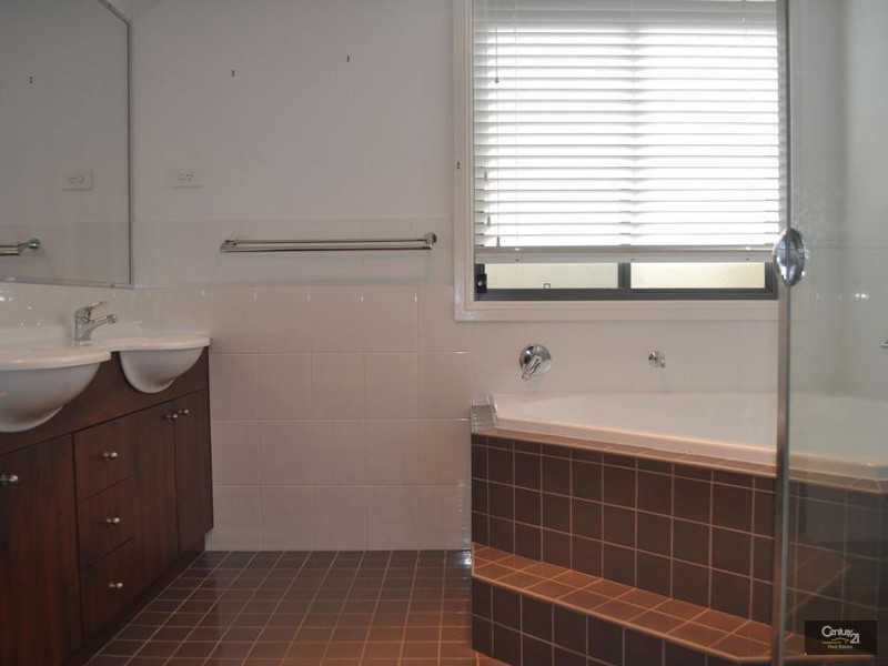 141 Casey Drive, Singleton NSW 2330