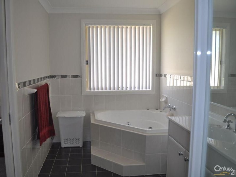 10 Ardersier Drive, Singleton NSW 2330