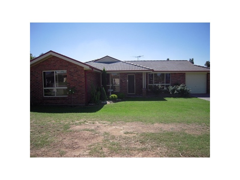 8 Mullaboy Place, Singleton NSW 2330