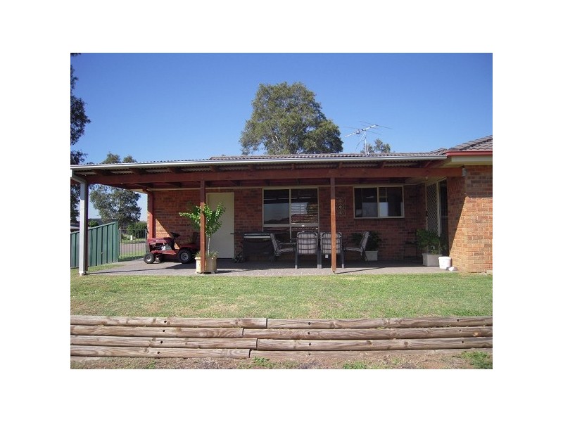 8 Mullaboy Place, Singleton NSW 2330