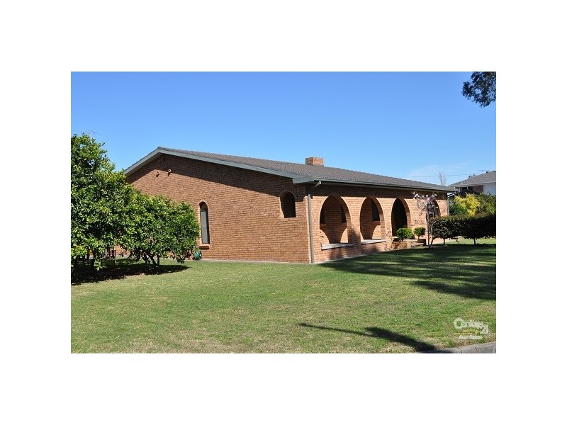 2 Townhead Crescent, Singleton NSW 2330