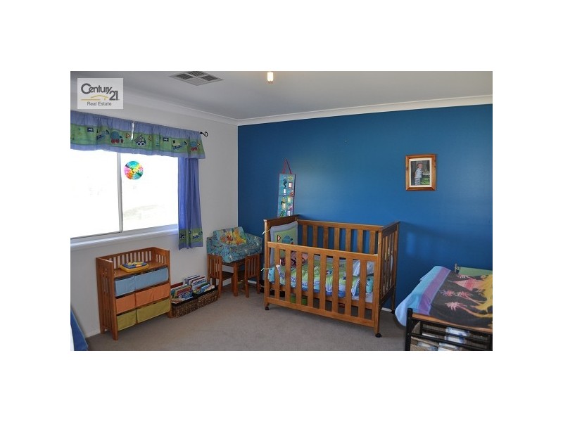 37 Aub Upward Close, Singleton NSW 2330