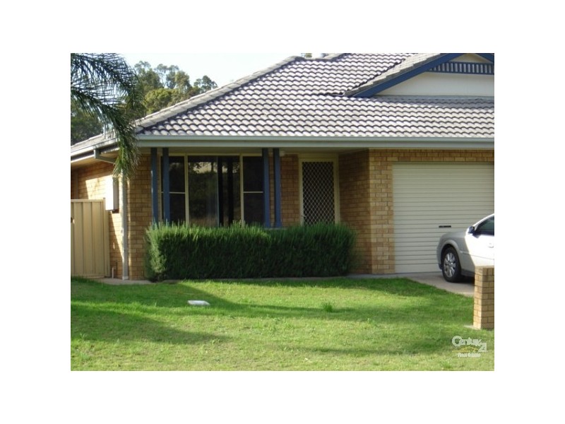 2/44 Robinson Way, Singleton NSW 2330