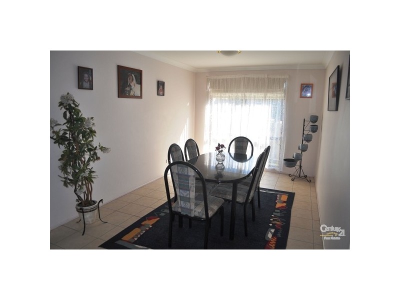 2 The Grove, Singleton NSW 2330