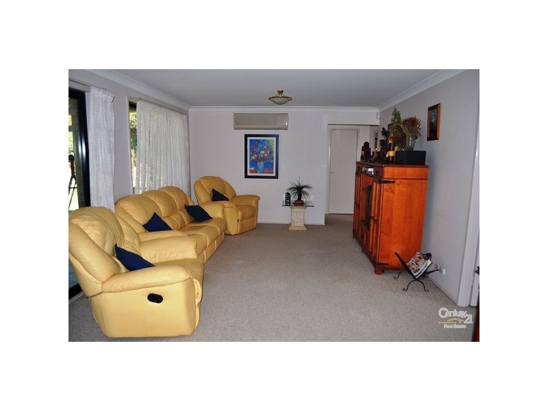 2 The Grove, Singleton NSW 2330