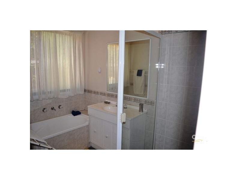 2 The Grove, Singleton NSW 2330