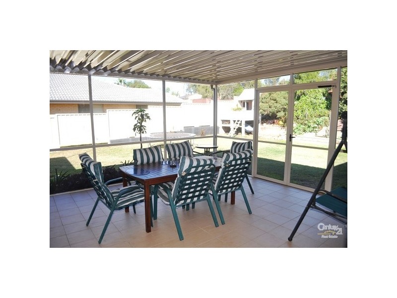 2 The Grove, Singleton NSW 2330