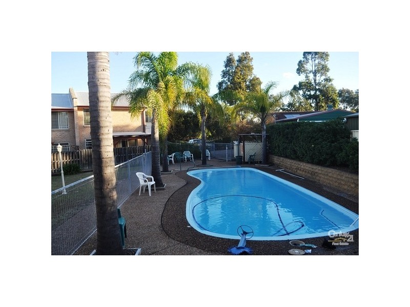 10/2 Henry Drive, Singleton NSW 2330