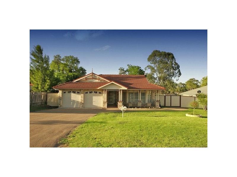 16 Railway Parade, Douglas Park NSW 2569