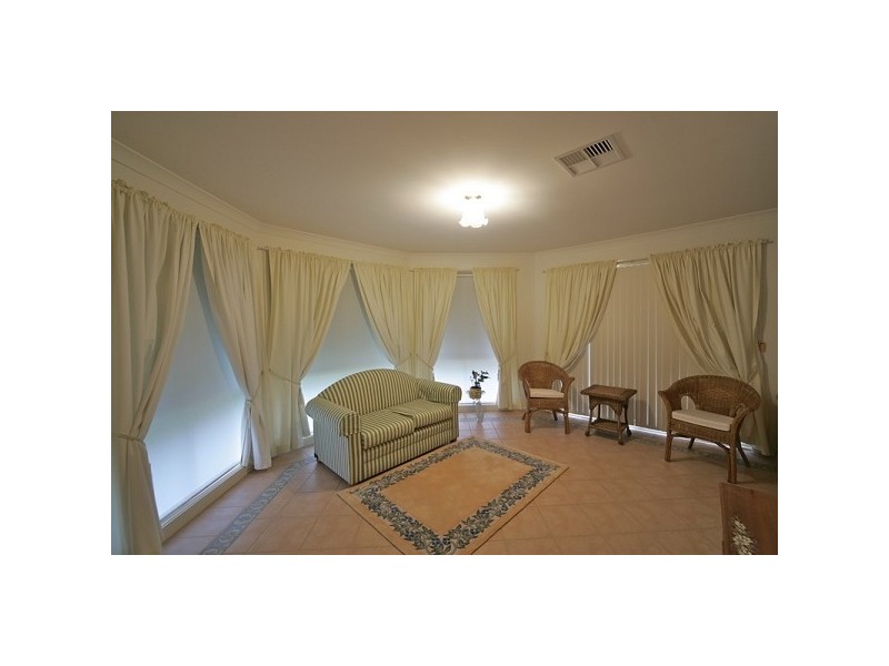 16 Railway Parade, Douglas Park NSW 2569