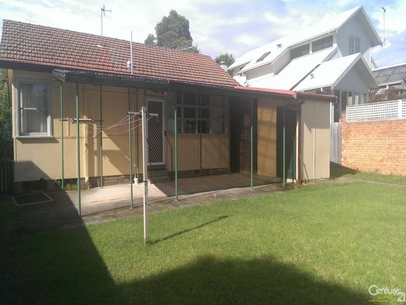 42 Moss St, West Ryde NSW 2114