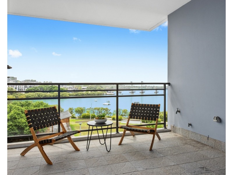 25/2 Bay Drive, Meadowbank NSW 2114