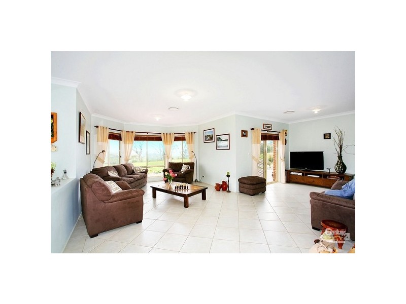 4 Robert place, Razorback NSW 2571