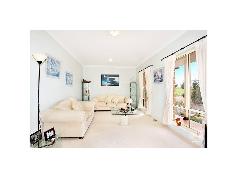 4 Robert place, Razorback NSW 2571