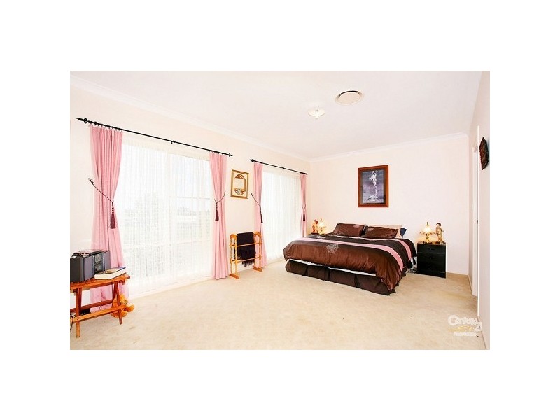 4 Robert place, Razorback NSW 2571
