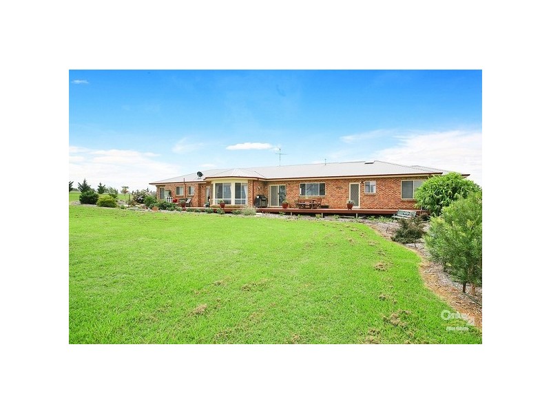 4 Robert place, Razorback NSW 2571