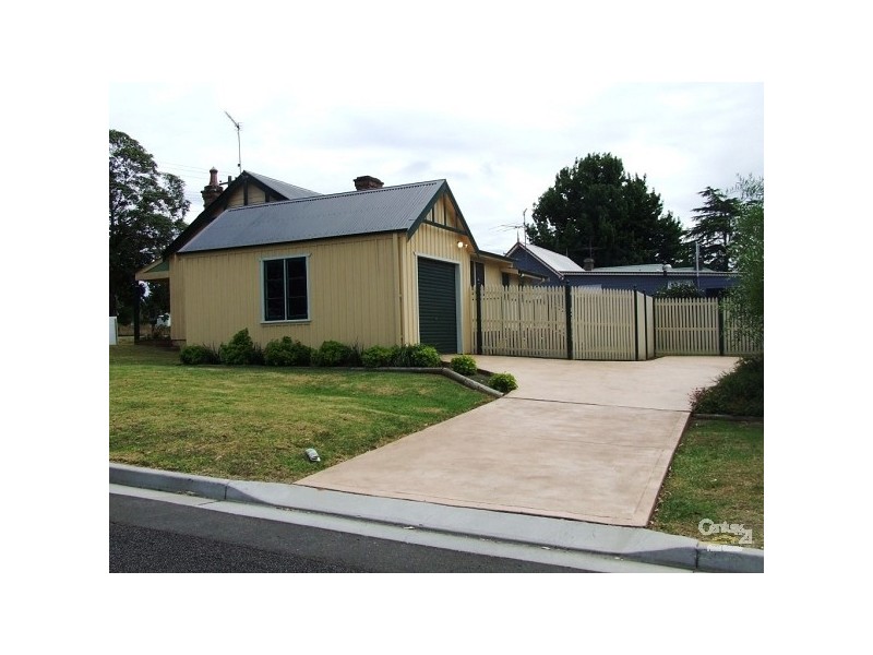 391 Thirlmere Way, Thirlmere NSW 2572