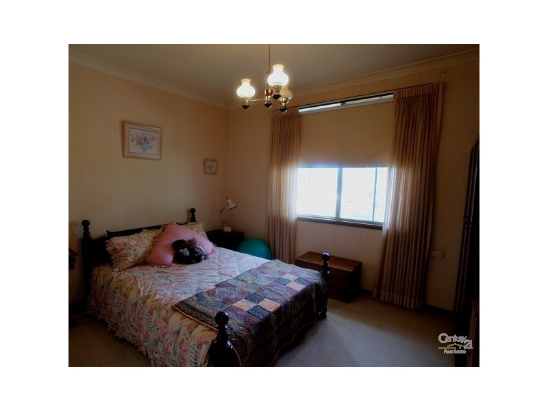 10 Myrtle Creek Avenue, Tahmoor NSW 2573