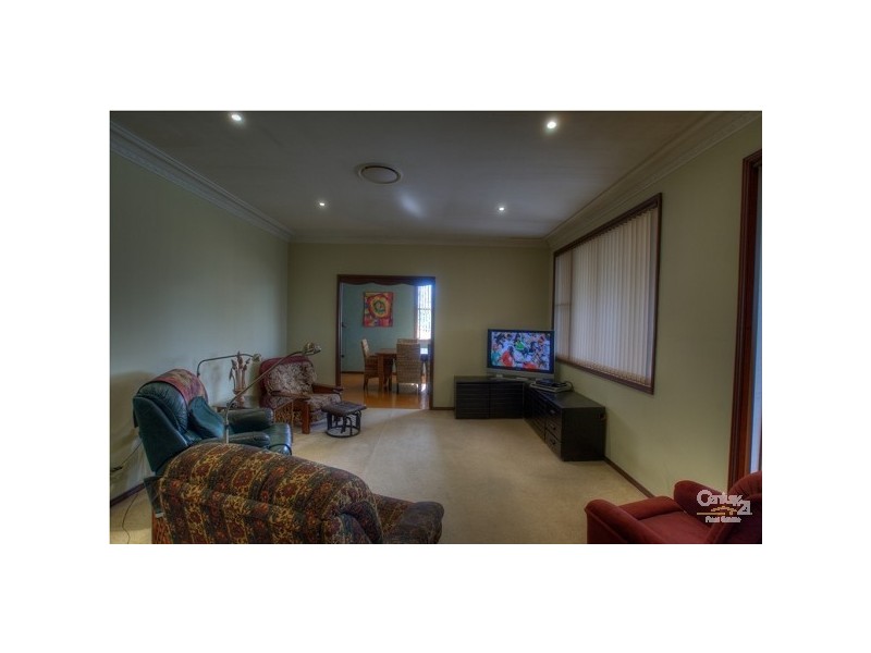 10 Myrtle Creek Avenue, Tahmoor NSW 2573