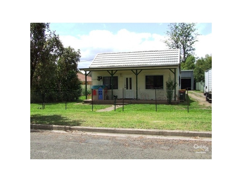 8 Station Street, Thirlmere NSW 2572
