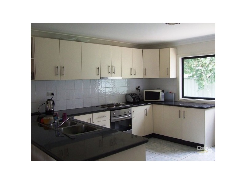 8 Station Street, Thirlmere NSW 2572