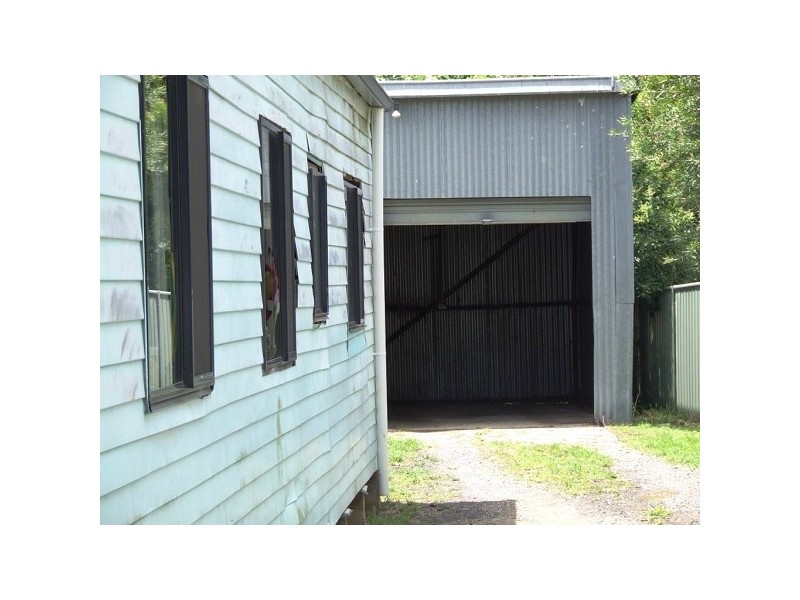 8 Station Street, Thirlmere NSW 2572