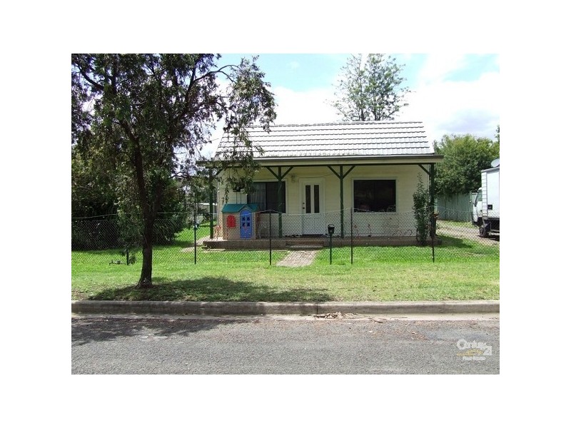8 Station Street, Thirlmere NSW 2572