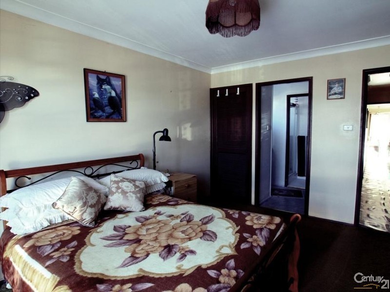 11 Heathcote Street, Picton NSW 2571