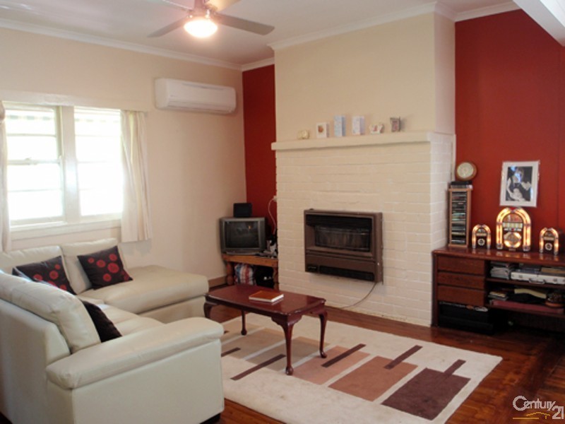 54 Lumsdaine Street, Picton NSW 2571