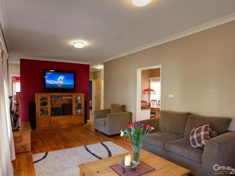 6 Anzac Mews, Wattle Grove NSW 2173