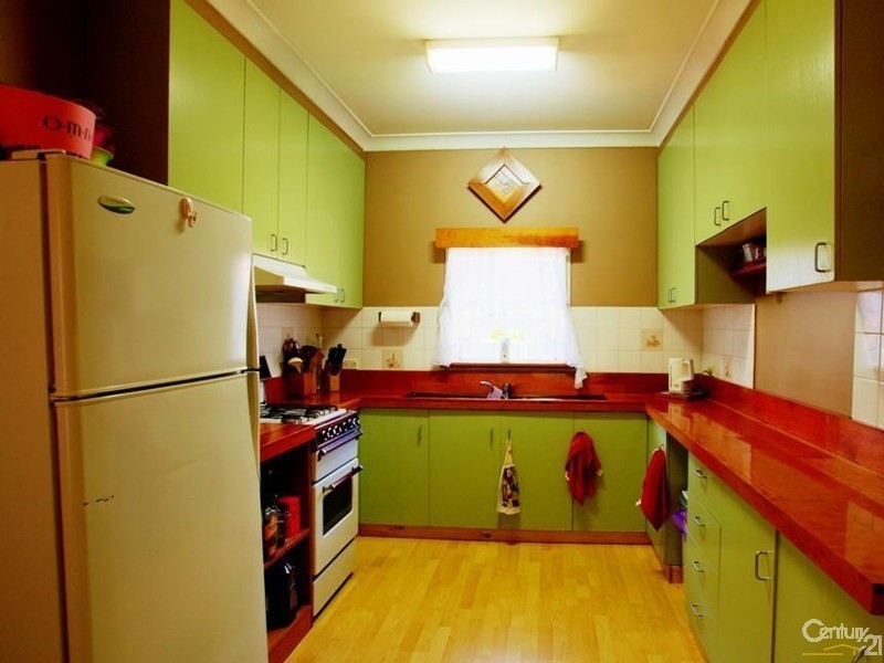 6 Anzac Mews, Wattle Grove NSW 2173