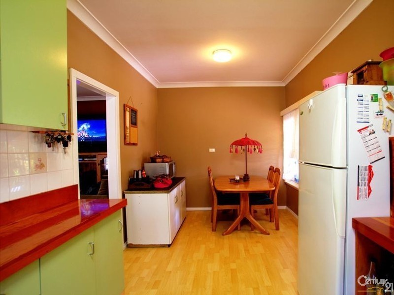 6 Anzac Mews, Wattle Grove NSW 2173