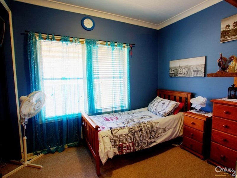 6 Anzac Mews, Wattle Grove NSW 2173