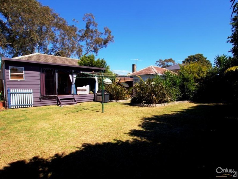 6 Anzac Mews, Wattle Grove NSW 2173