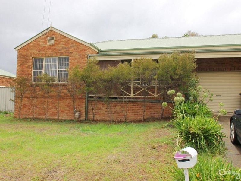 2/15 North Street, Thirlmere NSW 2572