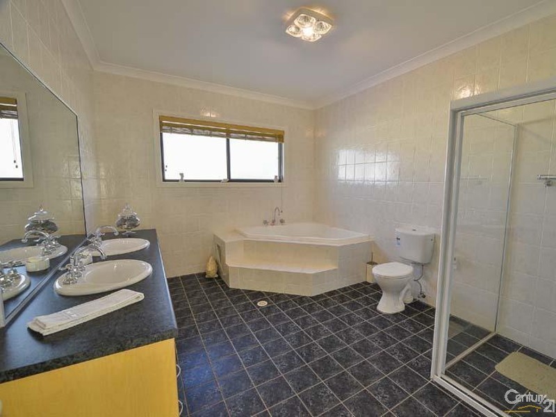 9/690 Montpelier Drive, The Oaks NSW 2570