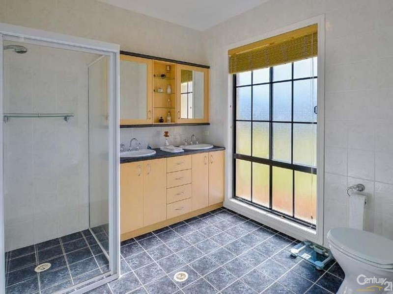 9/690 Montpelier Drive, The Oaks NSW 2570