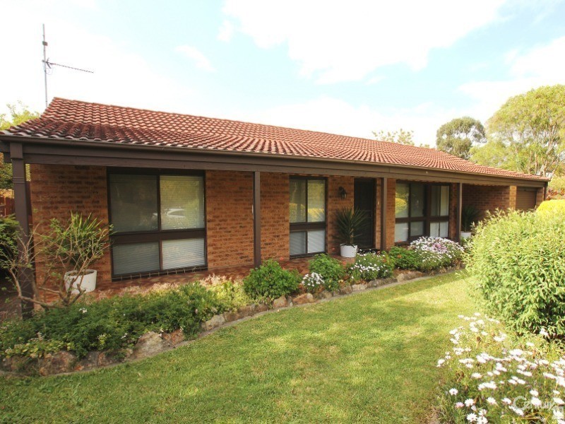 16 Middleton Place, Picton NSW 2571