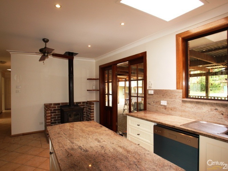 17 Stuart Place, Tahmoor NSW 2573