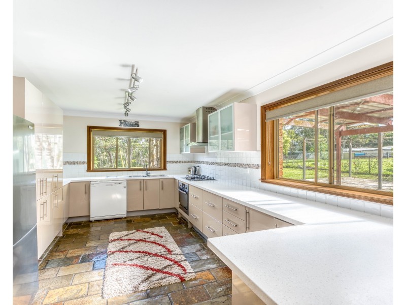 24 Lloyds Way, Bargo NSW 2574