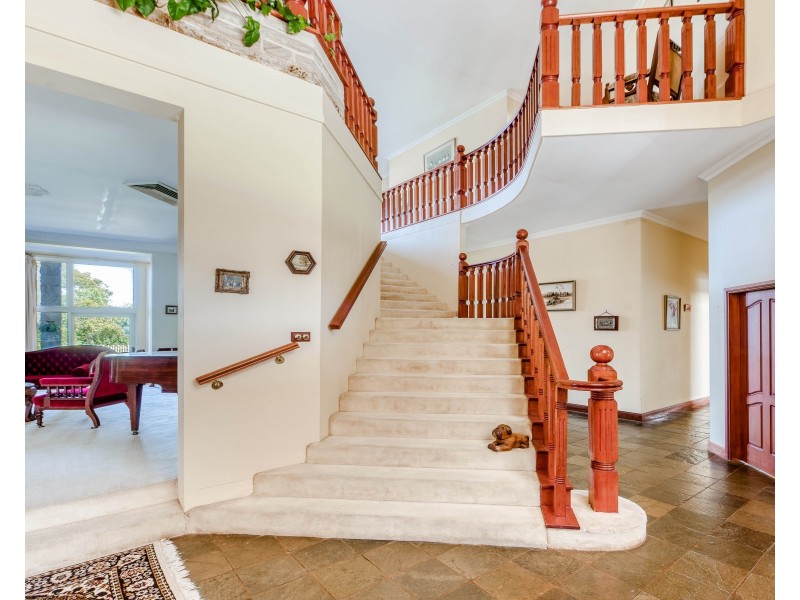 115 Mount View Close, Razorback NSW 2571