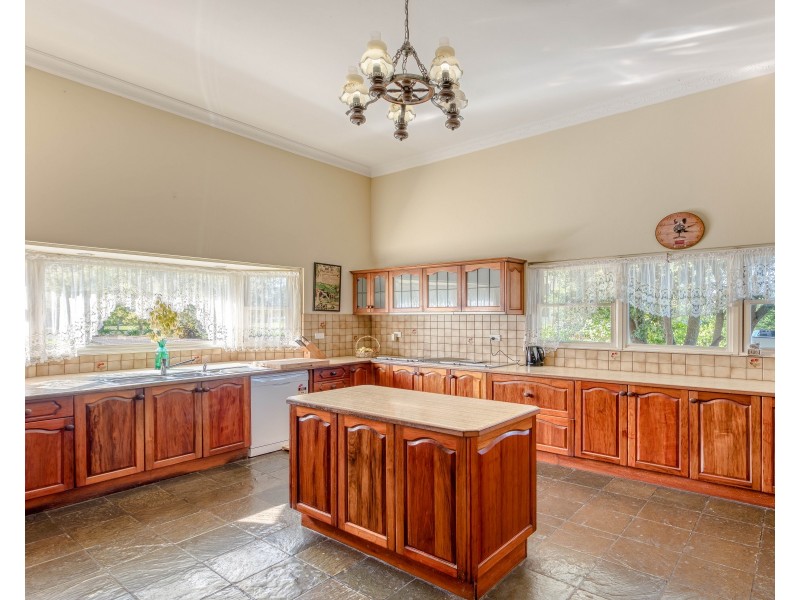 115 Mount View Close, Razorback NSW 2571